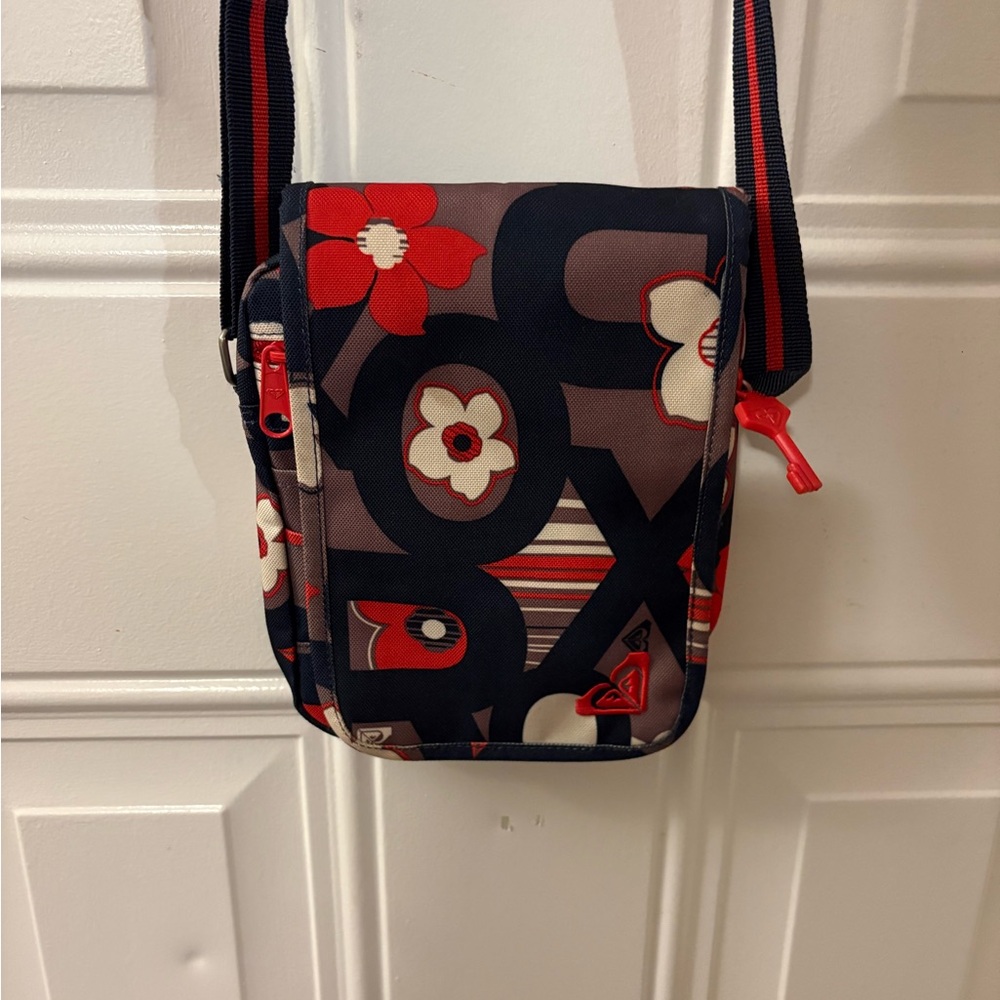 Roxy Floral Logo Crossbody Bag in Red, Navy, White